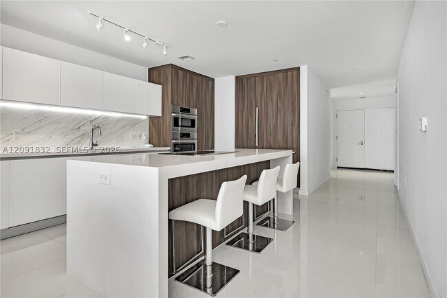 851 NE 1st Ave Unit 1701