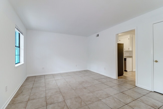 Photo - 1618 Poinsettia Rd