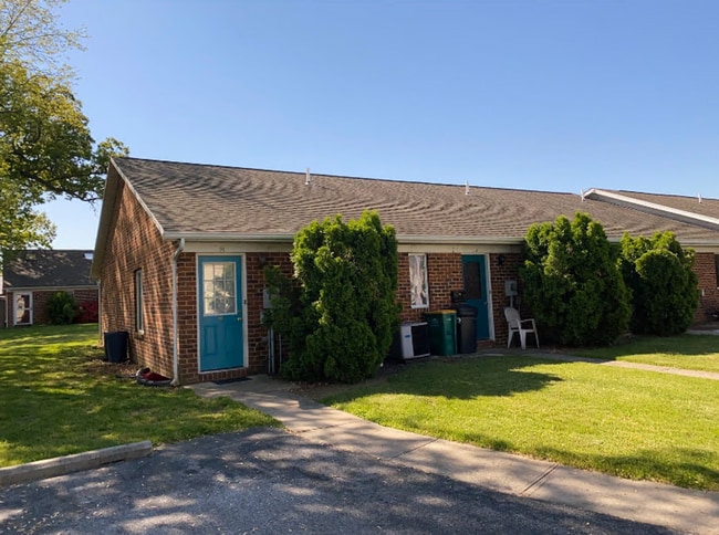 Photo - Cozy, end unit 2 bed/1 bath townhouse