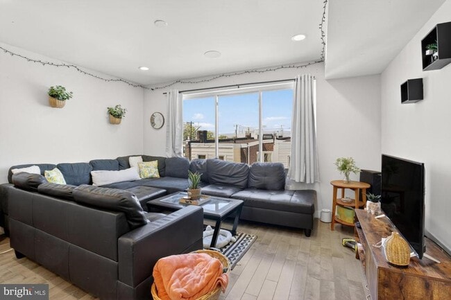 Photo - 1650 Point Breeze Ave Unidad 3