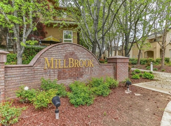 Building Photo - 542 Mill River Ln Rental