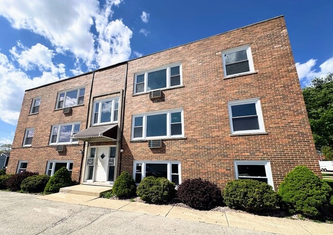 Building Photo - 12 N Craig Pl Unit 2E Rental