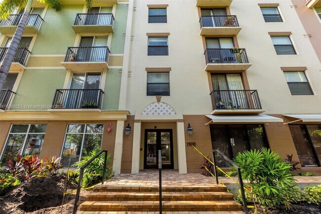 Photo - 1900 Van Buren St Unidad 206B