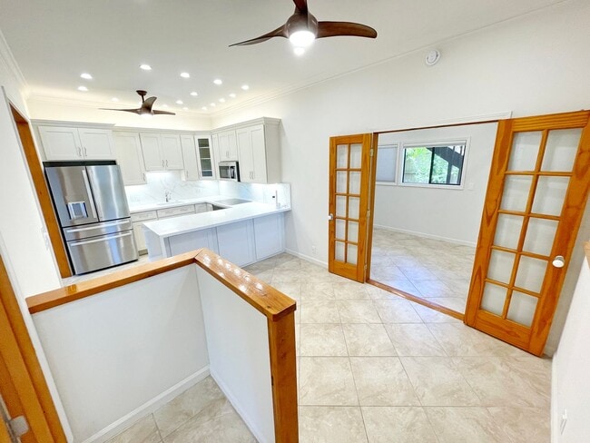 Building Photo - OHANA CLOSE TO THE BEACH! Rental
