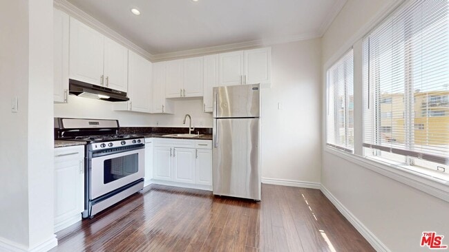 Building Photo - 334 Heliotrope Dr Unit 203