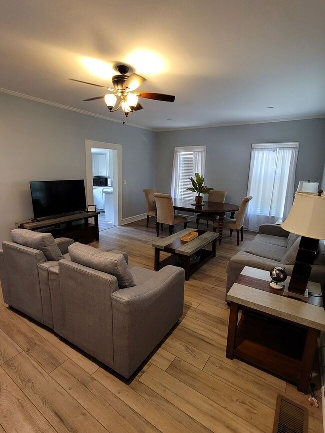 Building Photo - Beautiful 3 Bedroom 2 bath home