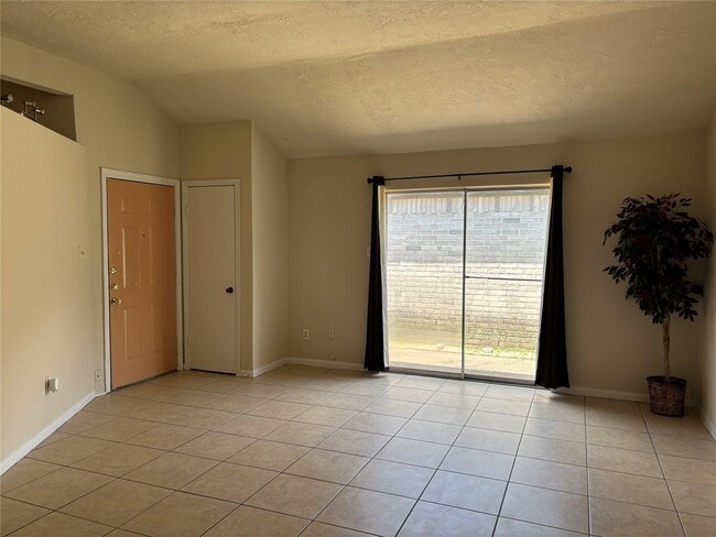 Photo - 17090 Kilwinning Dr