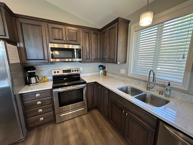 Photo - 4724 Lakeland Ave N