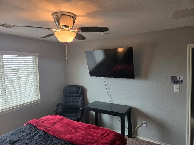 Photo - 124 Savoy Cv