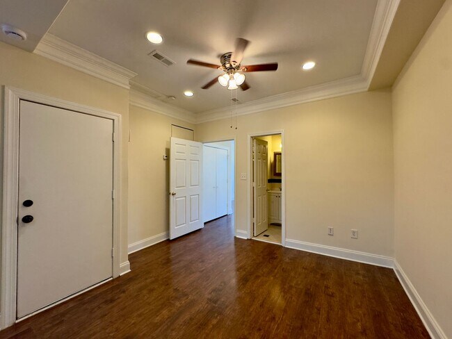 Photo - 717 Newington Ave Unit 3