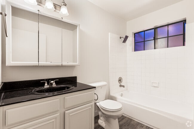 2BR, 1BA - 1003SF - Ashland Garden Apartments