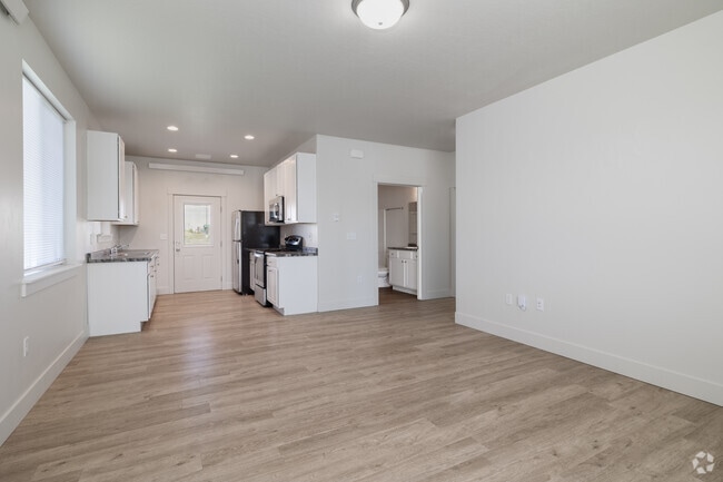 2BR, 2BA - 961SF - Dining Room / Kitchen - Hitt Road Patio Home Apartments