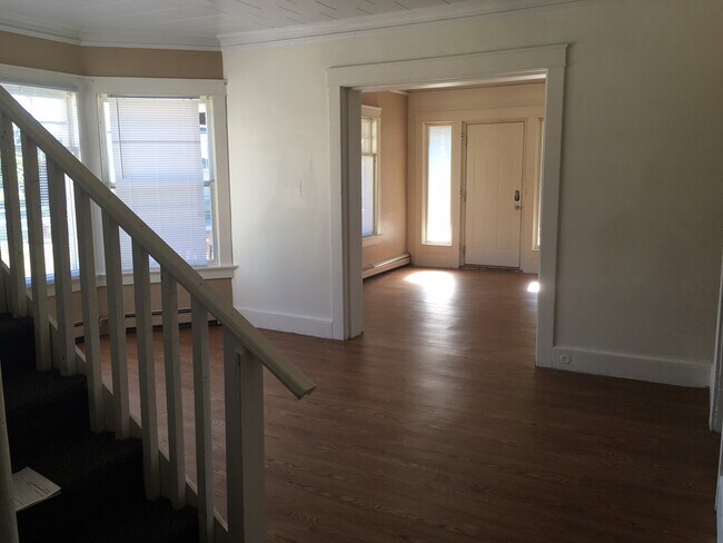 Photo - 412 S Main St