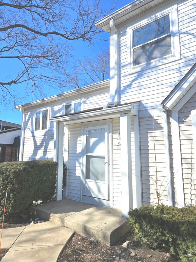 Building Photo - 360 W Inverrary Ln