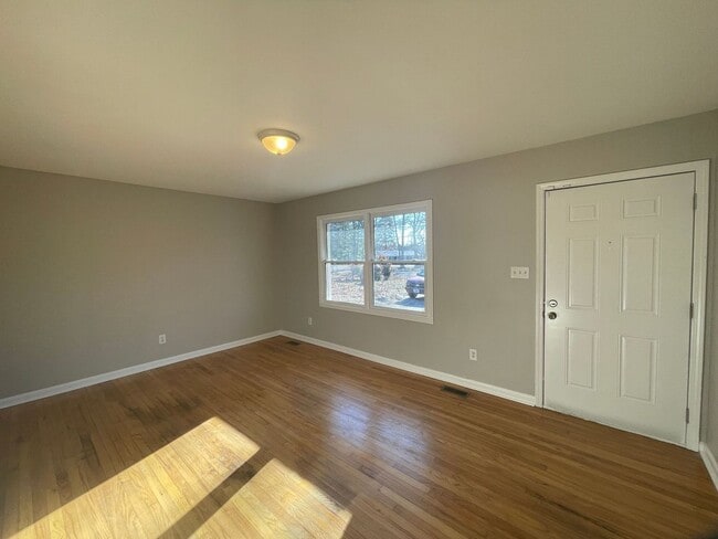 Photo - 3 bedroom 1 bath brick ranch home-Pet Friendly! Large lawn! Freshly Painted!