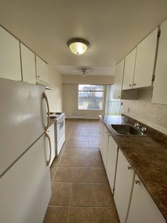 Building Photo - 951 Cedar St Unit B12