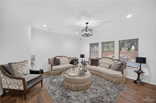 2501 Nicole Ave