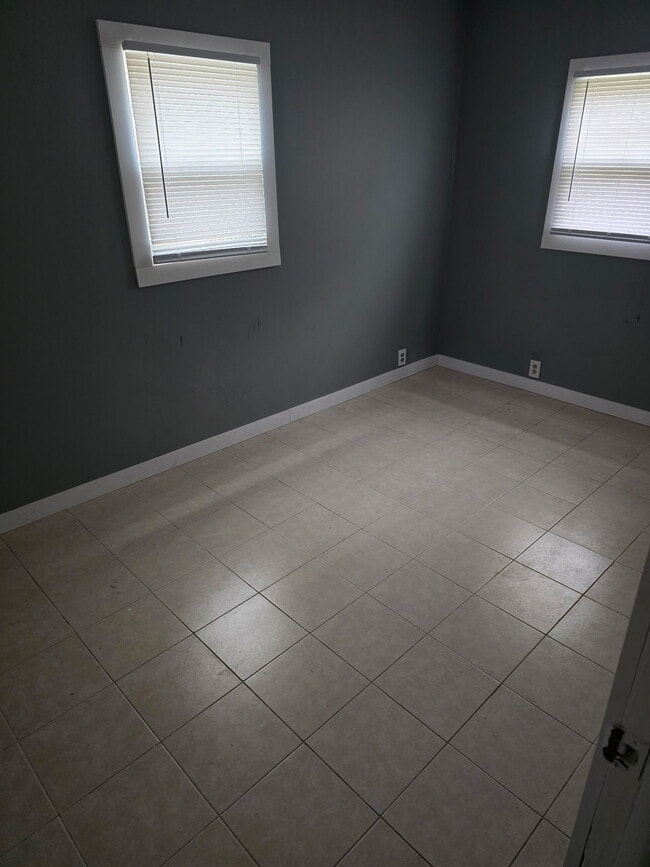 Photo - 1611 S Oakwood Ave