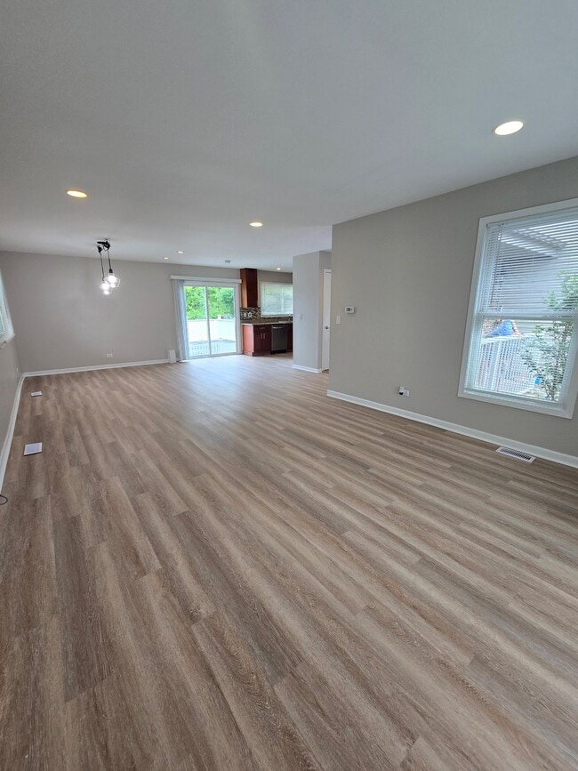 Photo - 1939 Woodside Ln