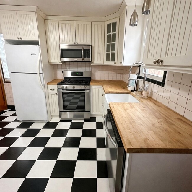 Photo - 2512 Tamm Ave