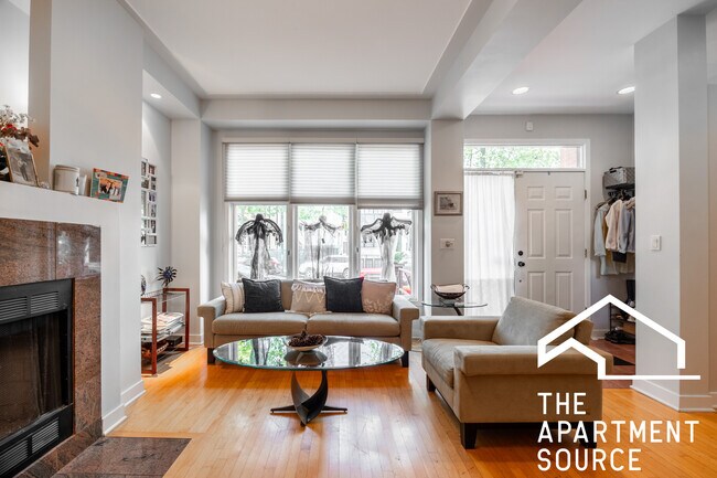 Photo - 1723 N Wood St Unit SFH