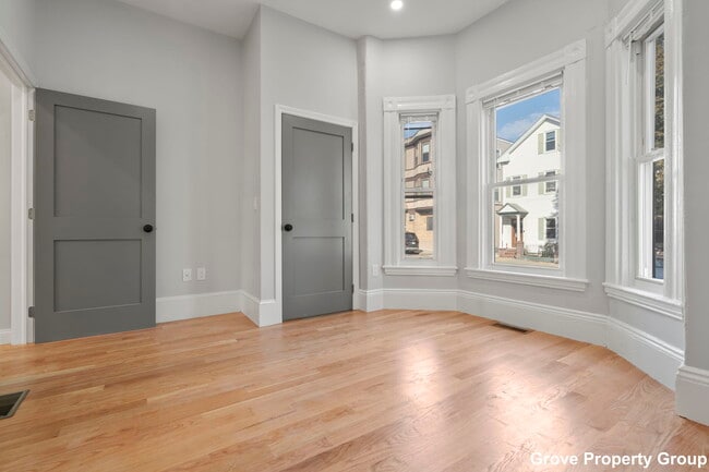 Photo - 531 E 5th St Unit 1