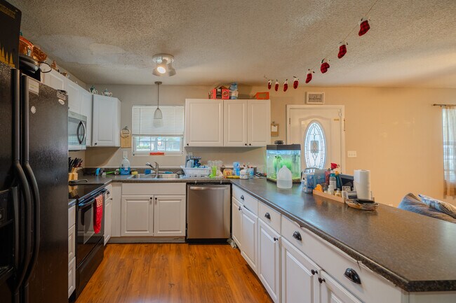 Photo - 801 Wildwood Dr