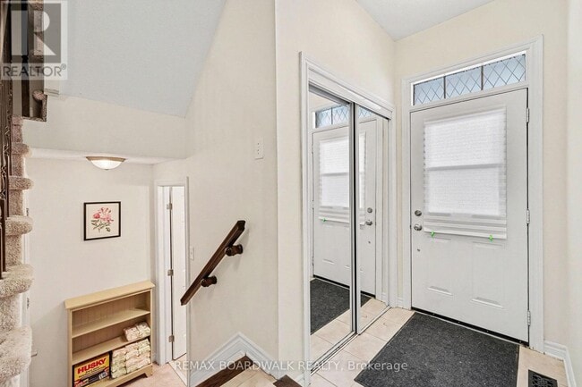 Photo - 284 Par-La-Ville Cir