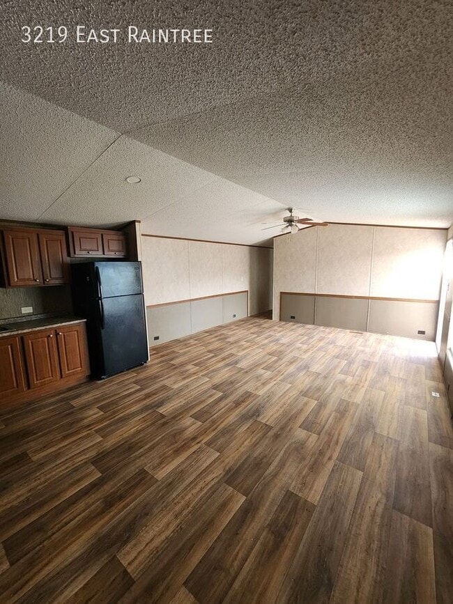 Photo - 3219 East Raintree-