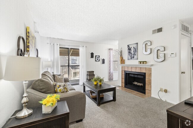 2BR, 2BA - 940SF - Living Area