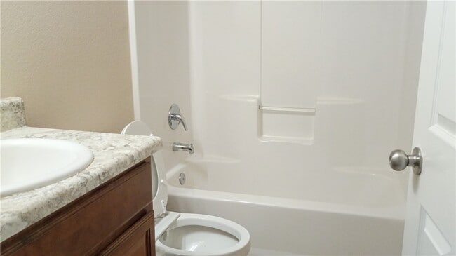 Photo - 905 SW Loudon Dr