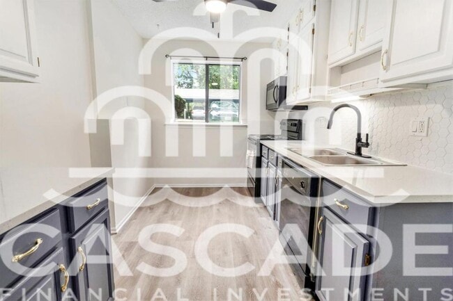 Photo - 8143 Holmes St