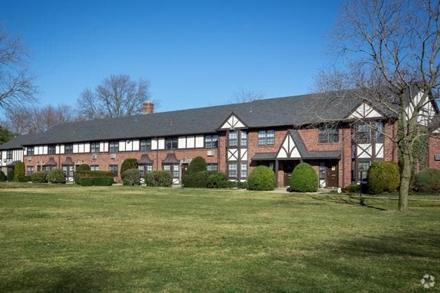 Building Photo - 1525 August Rd Unit 1525 Rental