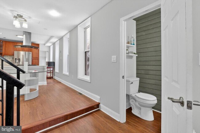 Photo - 2319 E Somerset St