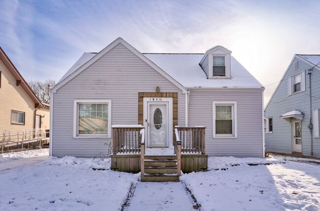 Building Photo - Designer-Inspired 3 Bedroom, 2 Bath Home With Finished Basement & In-Ground Pool