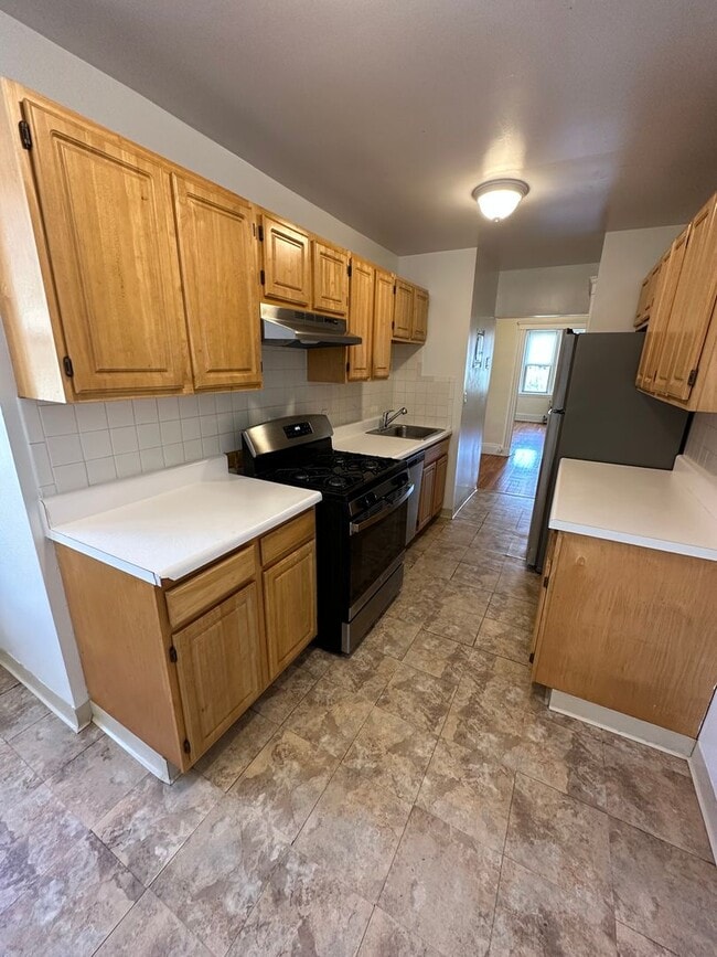 Photo - 9/1 Spacious 2BR with EIK, heat inc, elevator in building