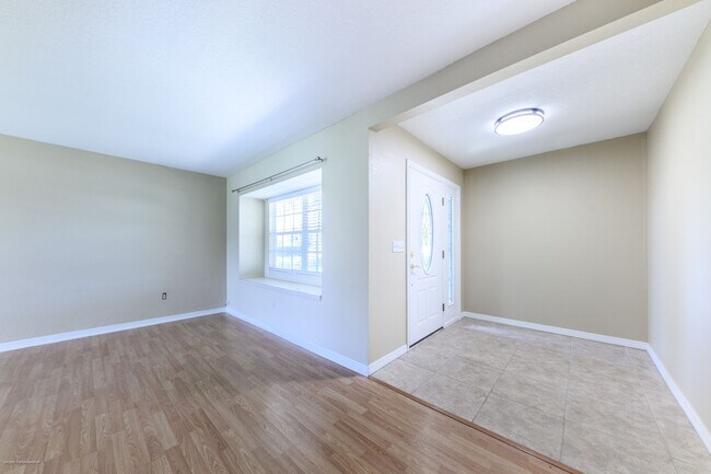 Photo - price drop!! PET FRIENDLY- WATERFRONT- SPACIOUS- CENTRAL LOCATION