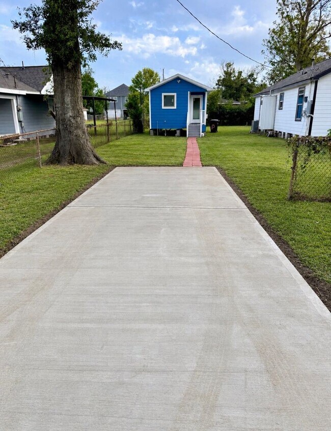 3118 Memel St Unidad B I