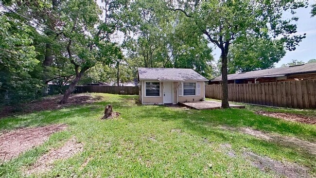 Building Photo - Tiny House Big Yard