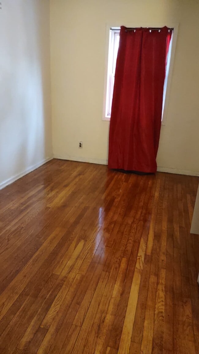 Photo - 944 E 103rd St Unidad 1