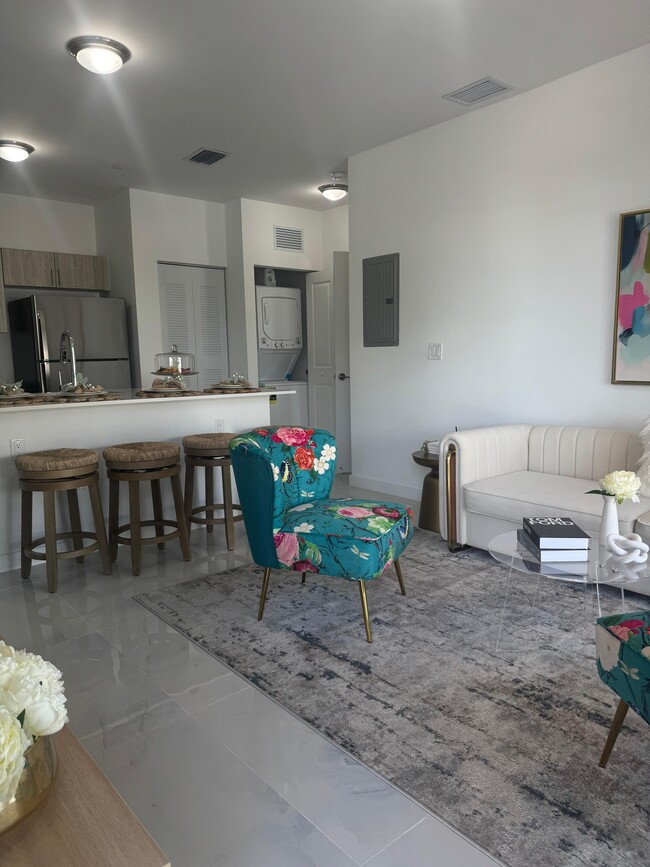 Building Photo - 6820 SW 12th St Unit A2 Rental