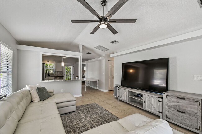 Photo - 1763 Montana Ave NE