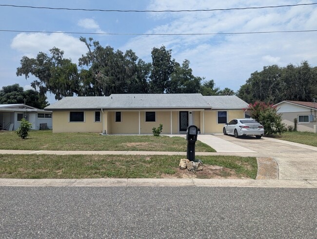 Building Photo - For Rent: 4 Bedroom, 3 Bathroom, Office/Den, Sunroom/Florida room, Large Shed, Huge backyard