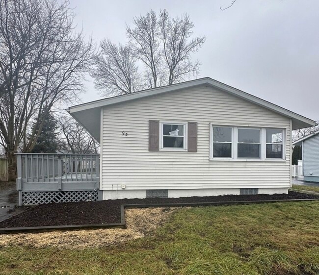 Building Photo - 93 Elmwood Dr E