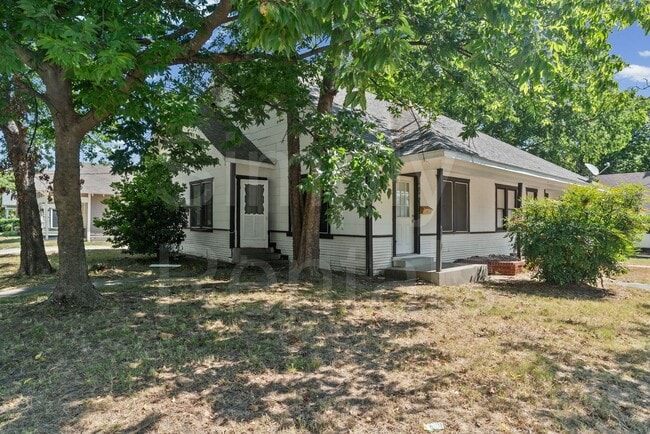 Building Photo - 1410 Sycamore St