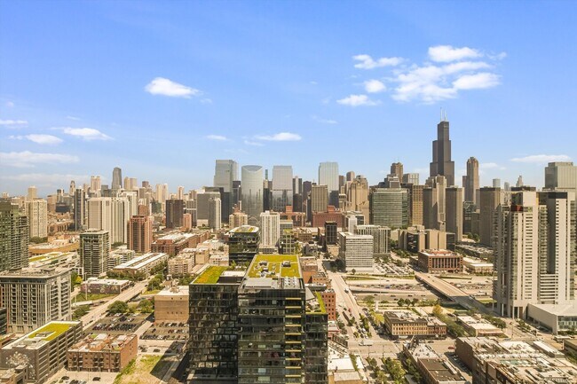 Photo - 164 N Peoria St Unidad 2504