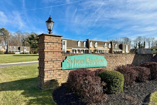 Building Photo - 101 Sylvan Ave Unit 65