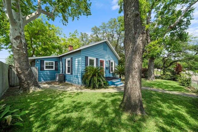 Photo - 502 6th Ave N