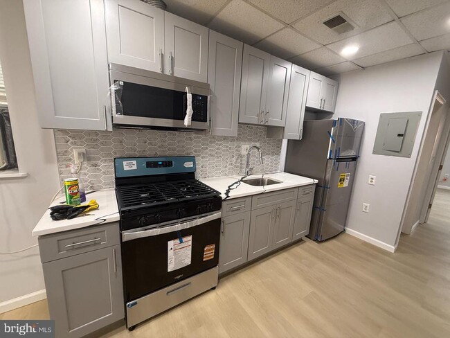 Building Photo - 512 S 5th St Unit 3