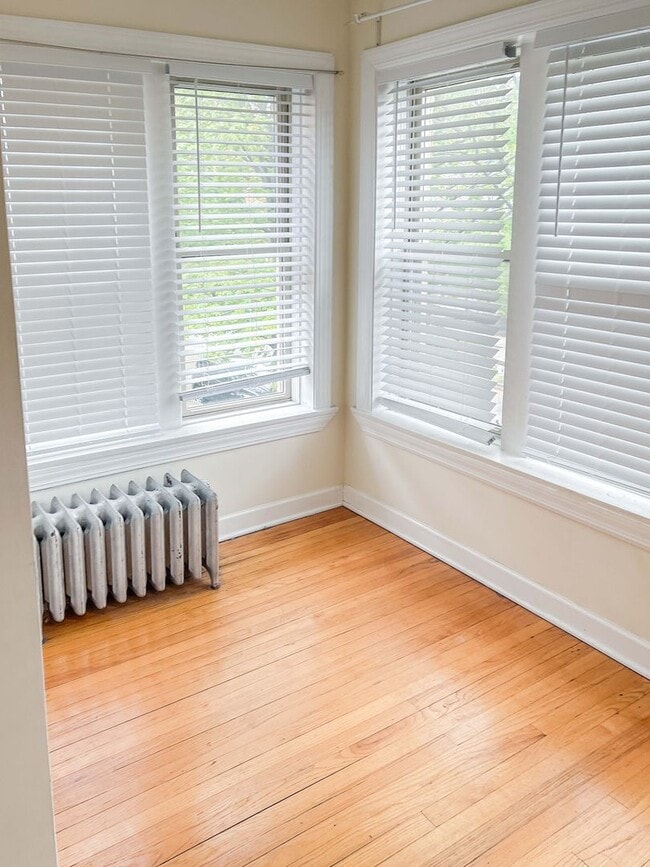 Photo - 1950 W Leland Ave Unit 2